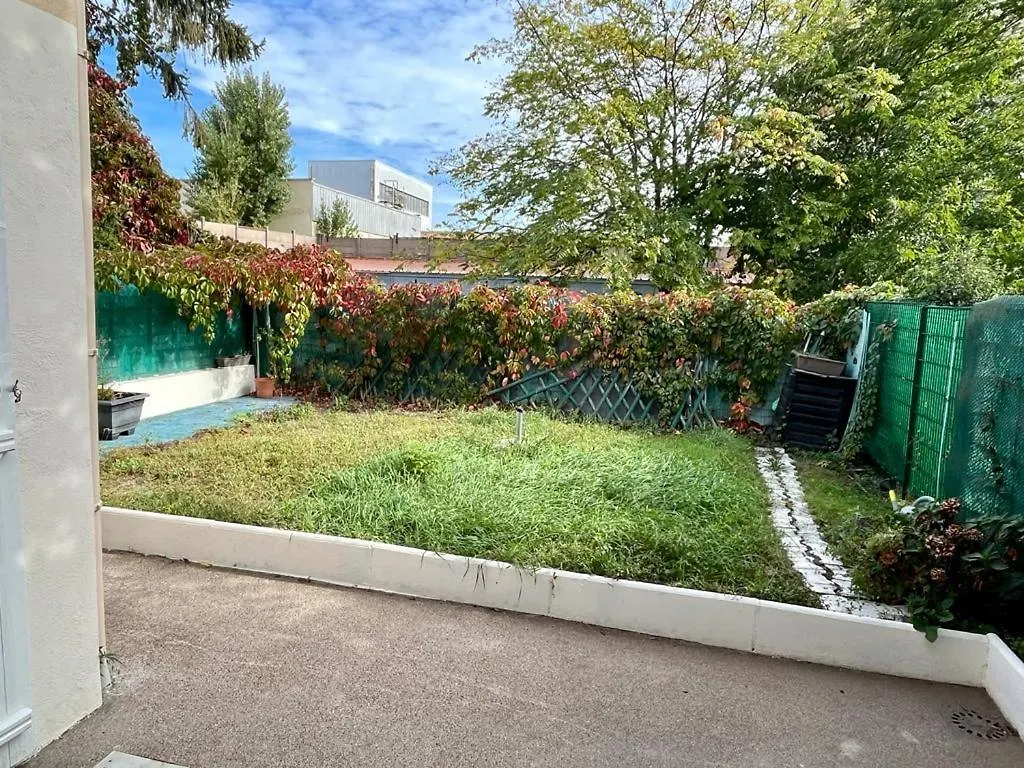 Charmante Maison Avec Jardin Sans Vis-A-Vis Saint-Fons 0*,  France