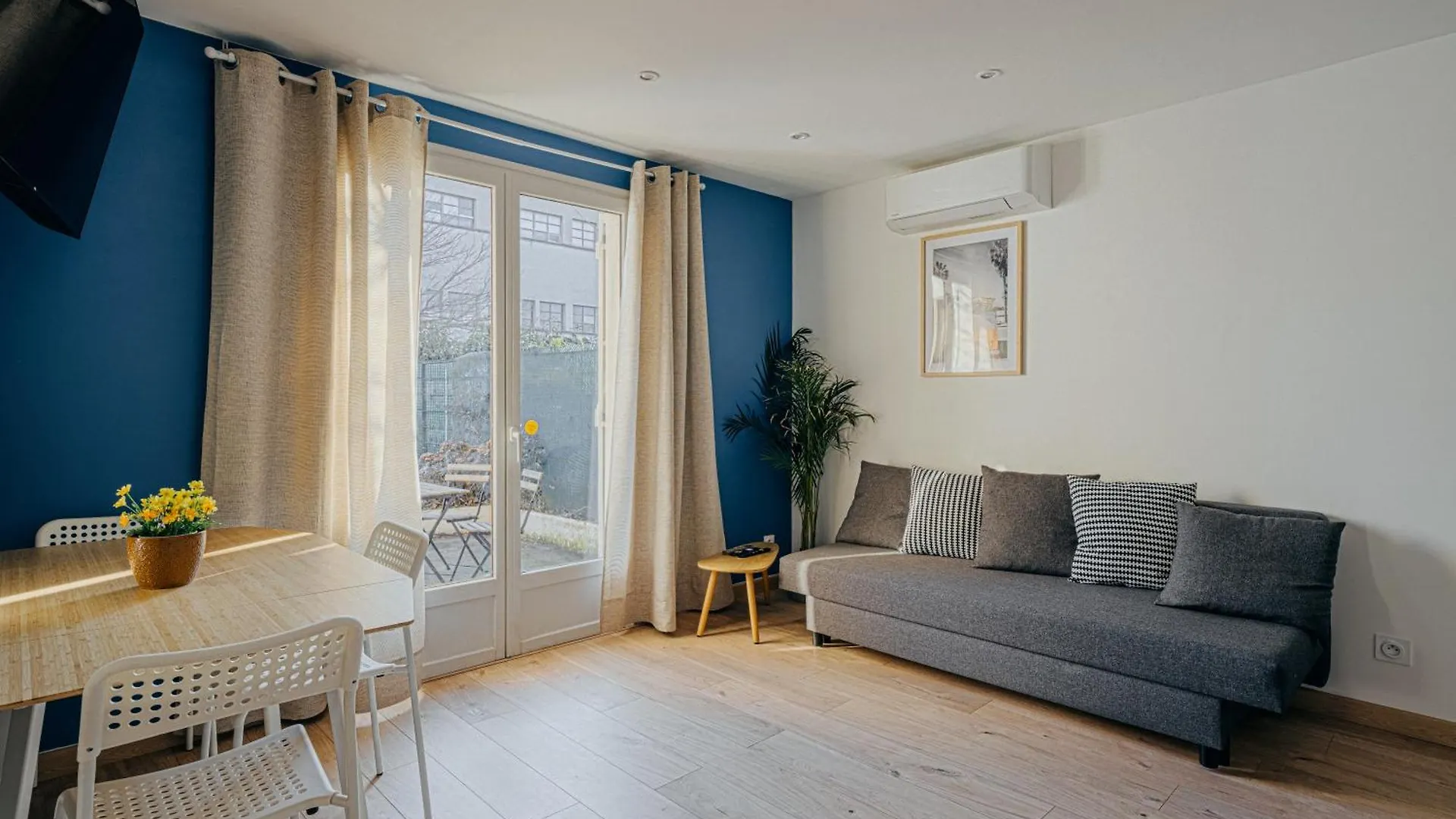 Holiday home Charmante Maison Avec Jardin Sans Vis-A-Vis Saint-Fons France